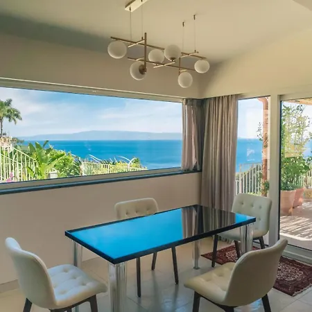 Seaview Holiday home *